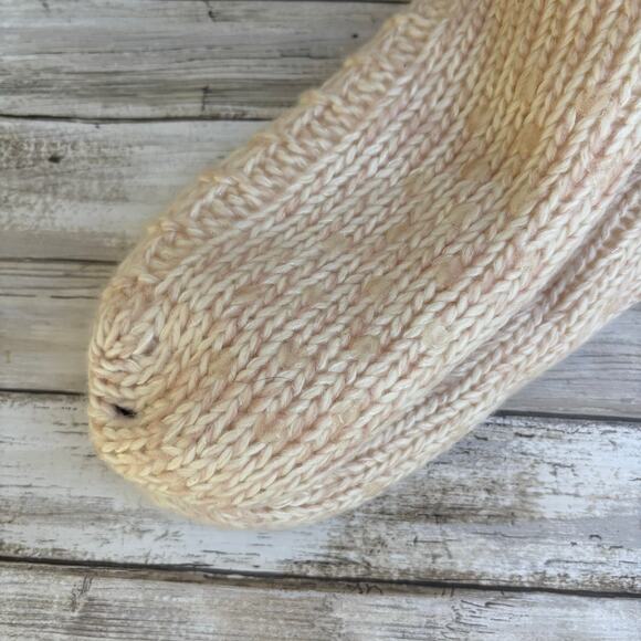 Bee & Willow Cozy Socks NWT One Size Pink Cream Knit Non Skid Metallic Hygge - Picture 8 of 9
